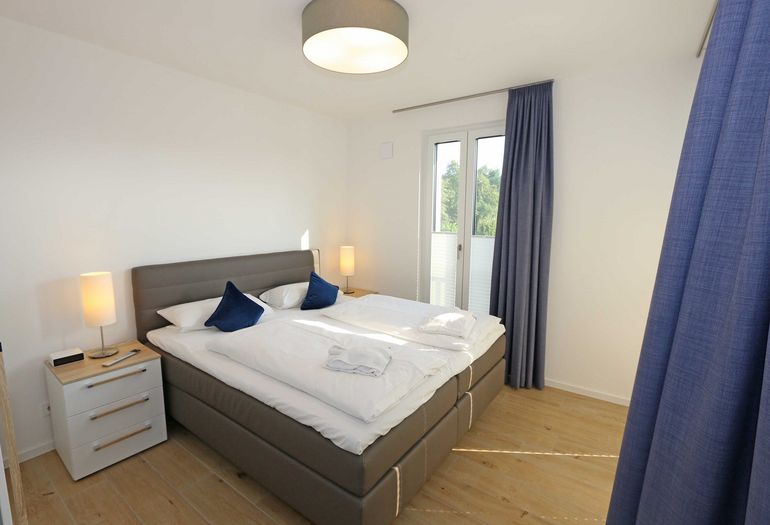 Schlafzimmer mit Boxspringbett
