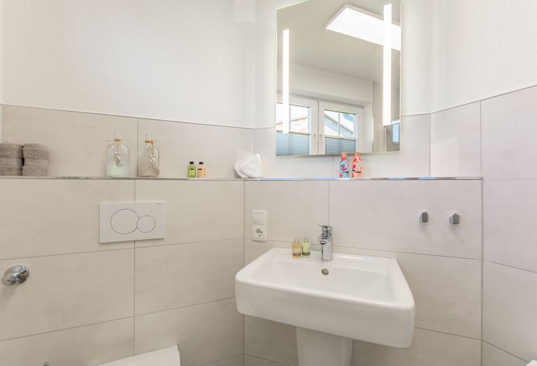 Badezimmer mit Waschbecken Badezimmer mit Waschbecken
