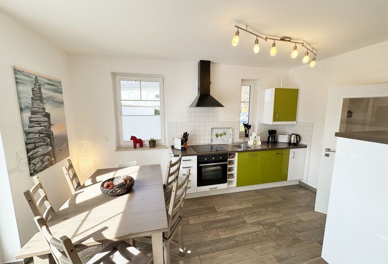 Essbereich mit Küchenzeile Essbereich mit Küchenzeile