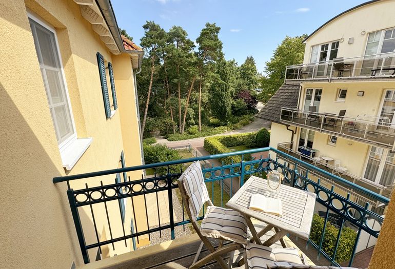 Kurparkresidenz Baabe - Balkon mit Bestuhlung
