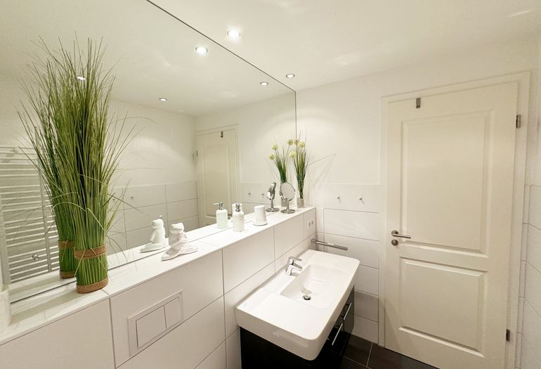 Badezimmer mit Waschplatz