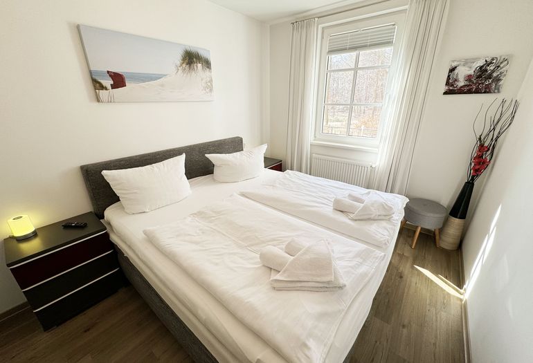 Wohnung Ostseesilber - Schlafzimmer mit Doppelbett Wohnung Ostseesilber - Schlafzimmer mit Doppelbett