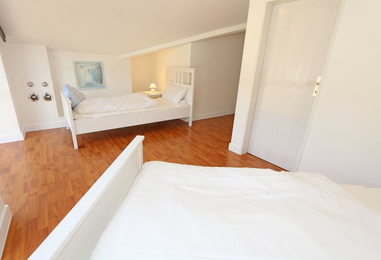 2. Schlafzimmer mit 2 Einzelbetten