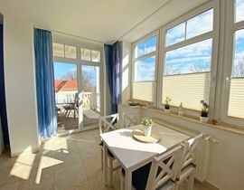 Villa Bergfrieden - Whg. 07 mit Balkon & Meerblick