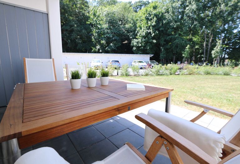 Terrasse mit Blick ins Grüne Terrasse mit Blick ins Grüne