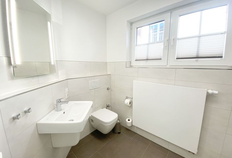 Badezimmer mit Waschbecken Badezimmer mit Waschbecken