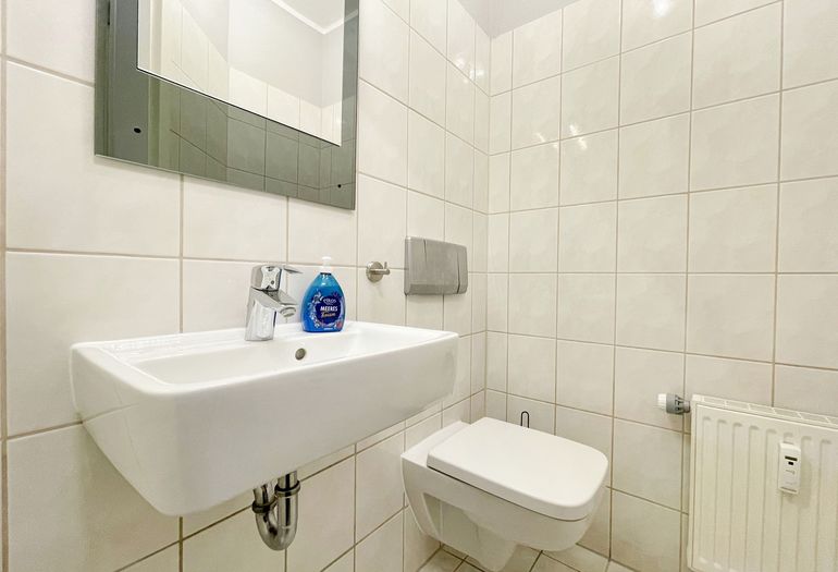 separates WC separates WC