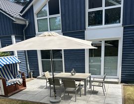 Ferienhaus Blaue Welle mit Terrasse