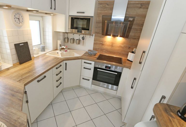 Küche mit Backofen