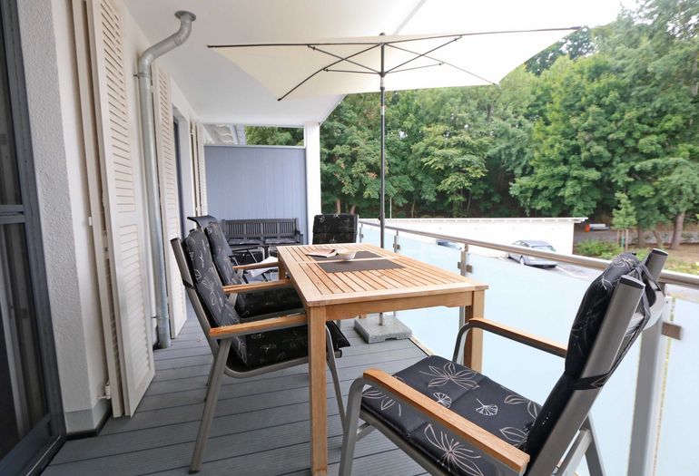 bestuhlter Balkon in ruhiger Lage bestuhlter Balkon in ruhiger Lage