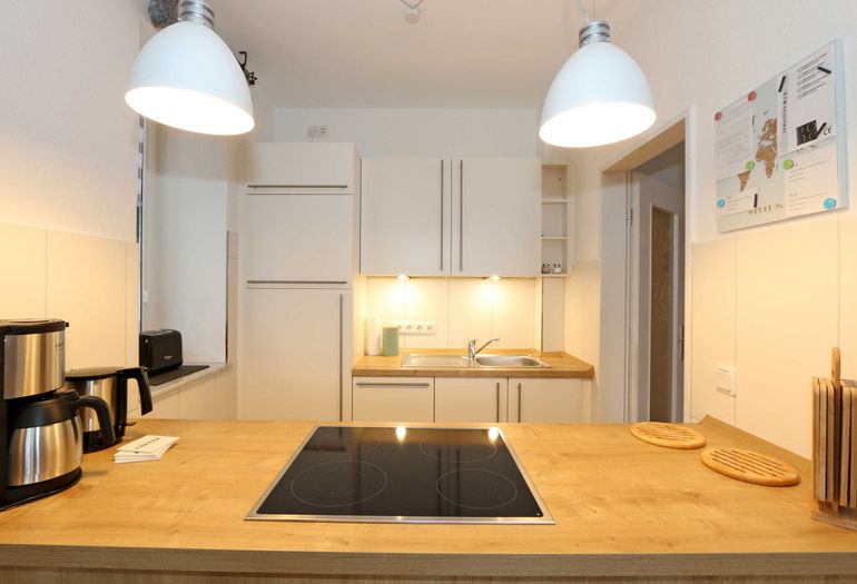 Küchenzeile mit Ceranfeld