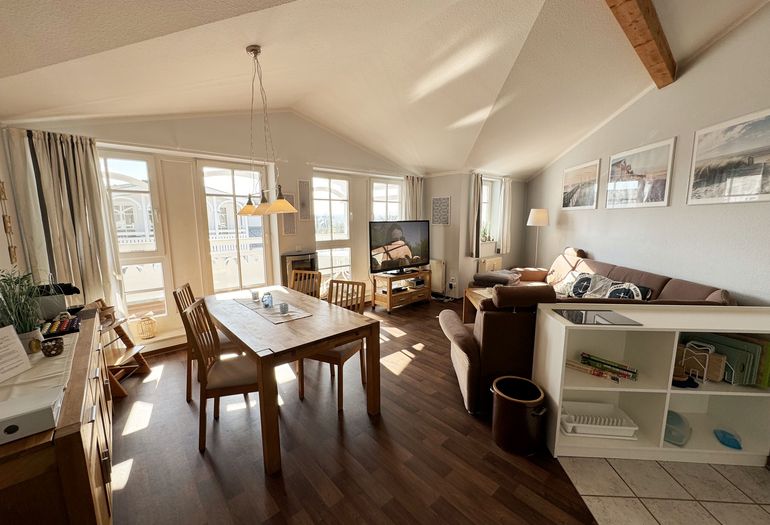 Seepark Sellin Haus Baabe - Blick in das Wohn- und Esszimmer