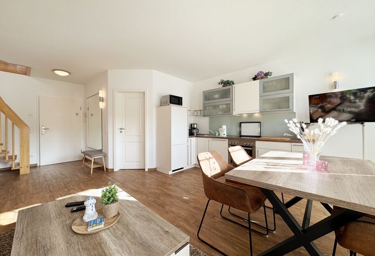 Blick auf die moderne Küchenzeile