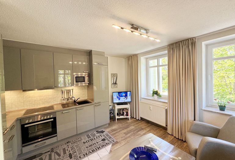 Küchenzeile mit Backofen Küchenzeile mit Backofen