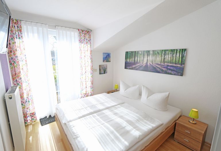 Schlafzimmer mit Kleiderschrank Schlafzimmer mit Kleiderschrank
