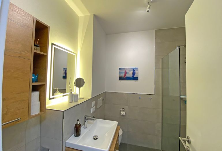 Badezimmer mit Waschbecken