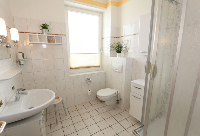 Badezimmer mit Dusche Badezimmer mit Dusche