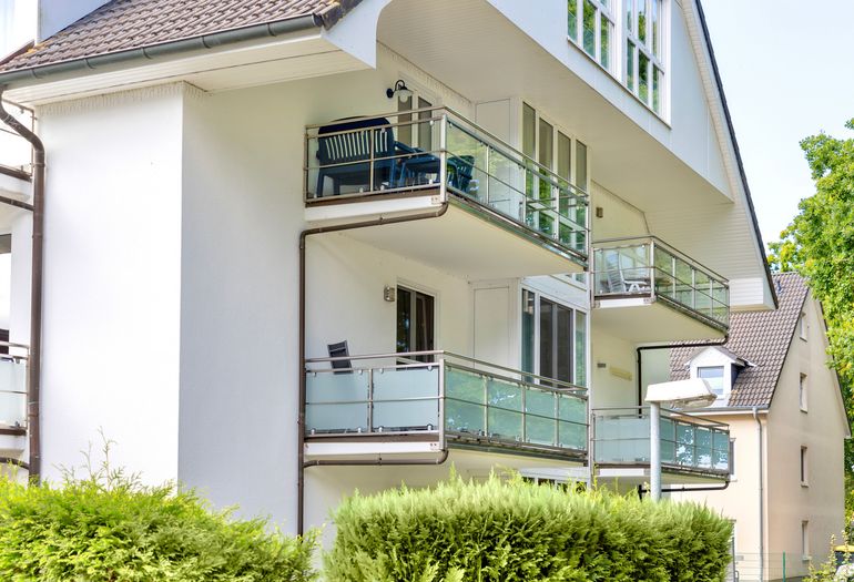 Seitenansicht mit Balkon