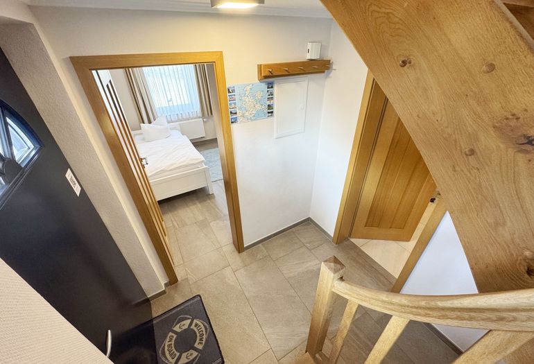 Blick ins Schlafzimmer im Untergeschoss