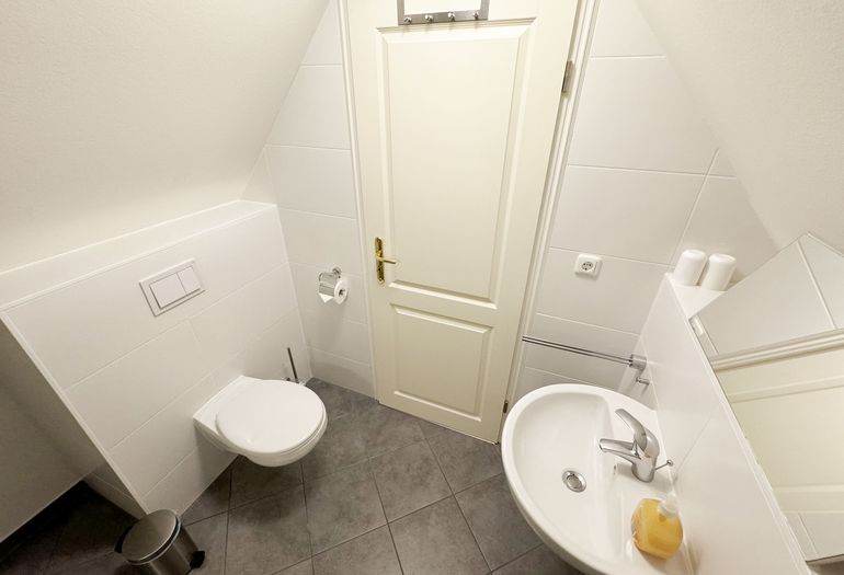 Gäste-WC im Dachgeschoss Gäste-WC im Dachgeschoss