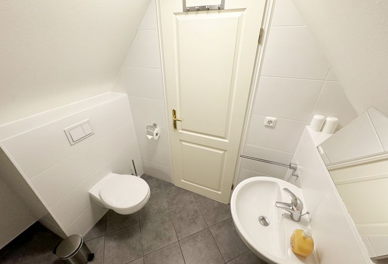 Gäste-WC im Dachgeschoss Gäste-WC im Dachgeschoss