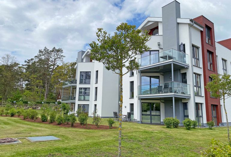 Blick vom der Straße auf die Strandvilla Baabe Blick vom der Straße auf die Strandvilla Baabe
