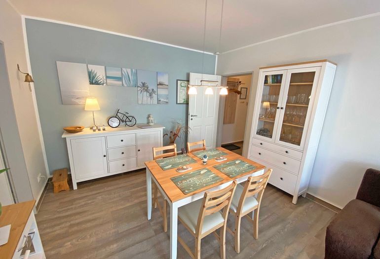 Wohnzimmer mit Essbereich Wohnzimmer mit Essbereich