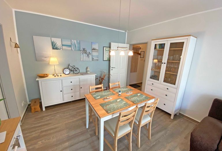 Wohnzimmer mit Essbereich Wohnzimmer mit Essbereich