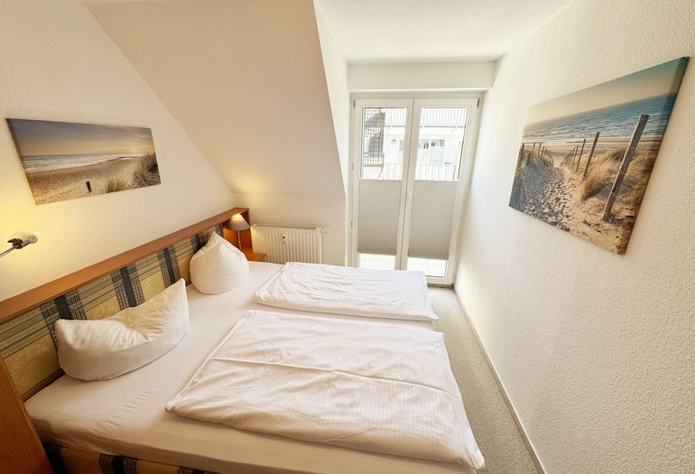 Schlafzimmer mit Doppelbett