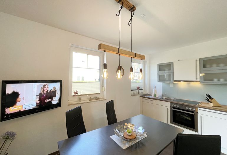 Küche mit Essbereich