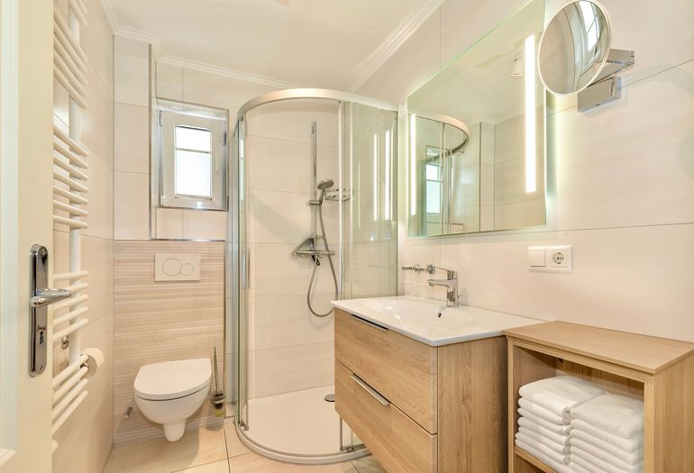 Tagelicht Bad mit flacher Dusche