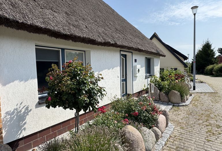 seitliche Sicht auf das Haus an der Wiek