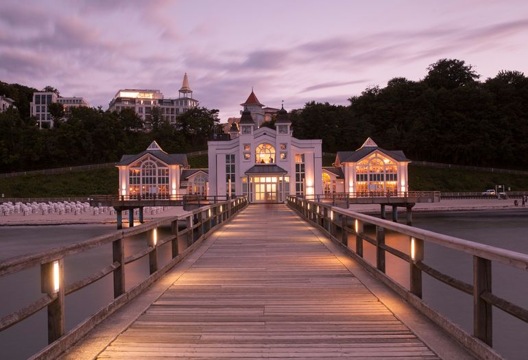 Seebrücke Sellin mit Blick zur Wilhelmstrasse Seebrücke Sellin mit Blick zur Wilhelmstrasse
