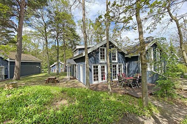 Strandhaus Ostseewelle mit Terrasse