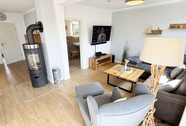 gemütlicher Wohnbereich mit LED Smart-TV mit Sky gemütlicher Wohnbereich mit LED Smart-TV mit Sky