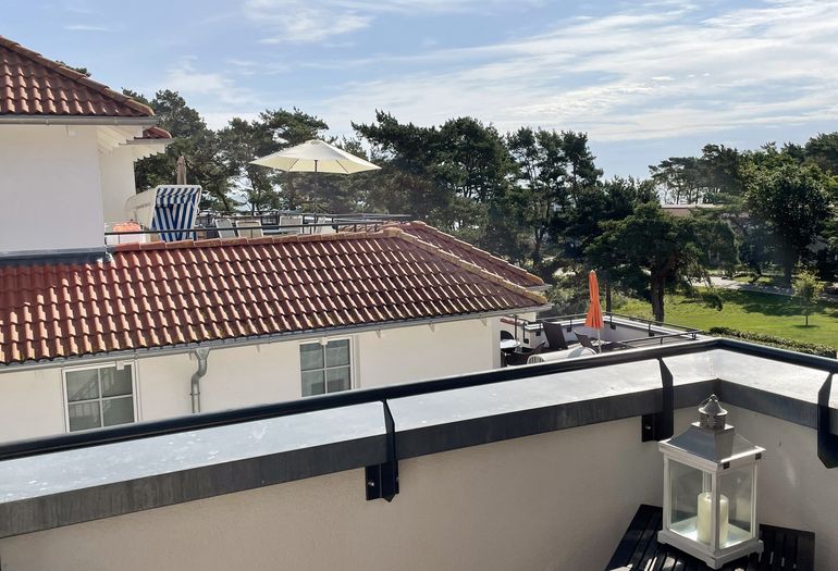 bestuhlter Balkon mit Blick zur Ostsee bestuhlter Balkon mit Blick zur Ostsee