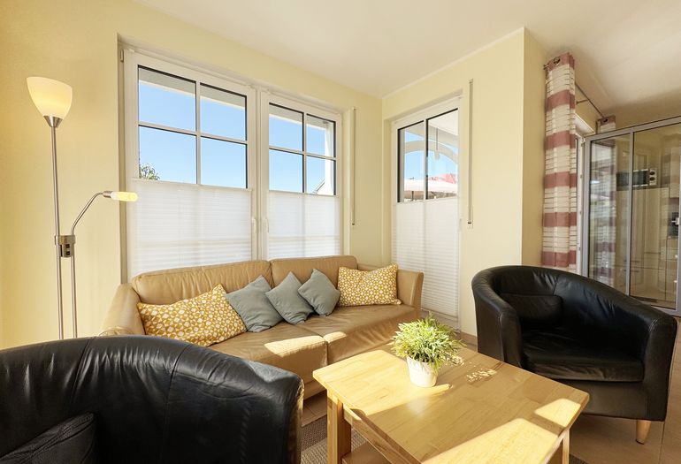 gemütliches Wohnzimmer mit Couch gemütliches Wohnzimmer mit Couch