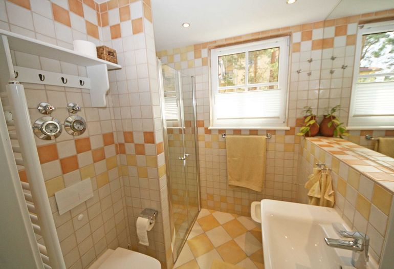 Badezimmer mit Dusche