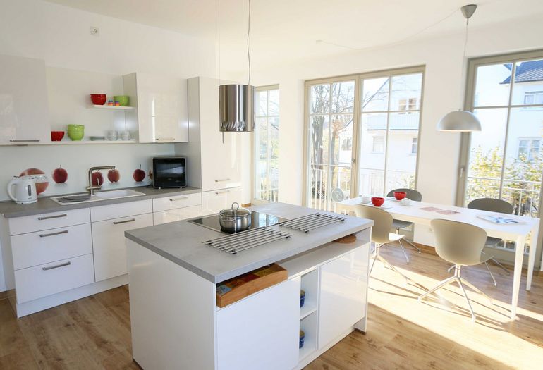 Küchenzeile mit Backofen Küchenzeile mit Backofen