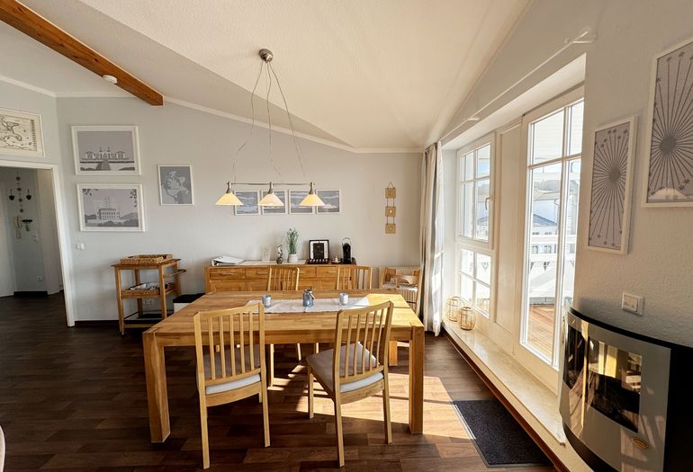 Seepark Sellin Haus Baabe - Esstisch