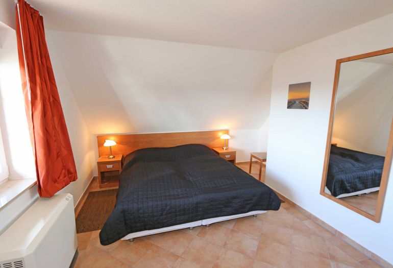1. Schlafzimmer mit Doppelbett 1. Schlafzimmer mit Doppelbett