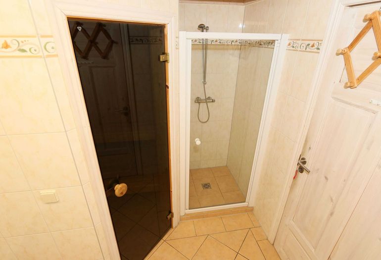 Badezimmer mit Sauna