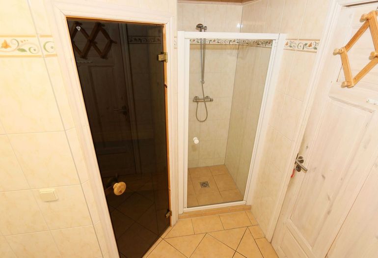 Badezimmer mit Sauna