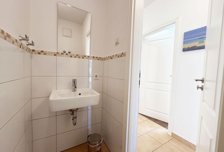 Gäste-WC mit Waschbecken
