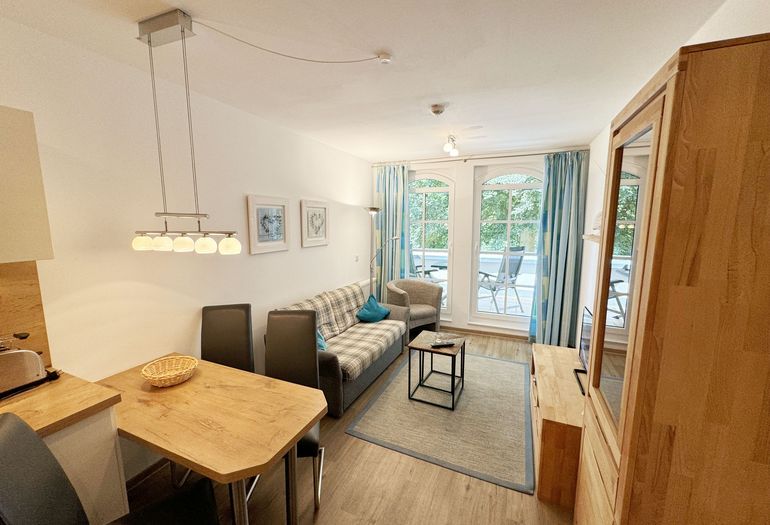 Essplatz mit Blick in den Wohnbereich Essplatz mit Blick in den Wohnbereich