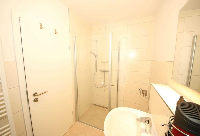 Badezimmer mit Dusche Badezimmer mit Dusche
