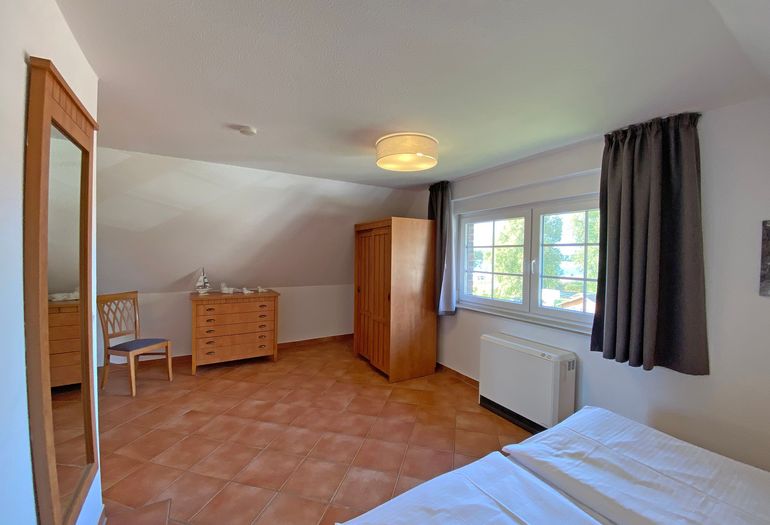 1. Schlafzimmer mit Kleiderschrank 1. Schlafzimmer mit Kleiderschrank