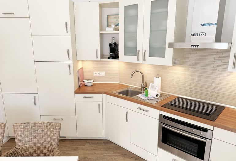 Küchenzeile mit Backofen Küchenzeile mit Backofen