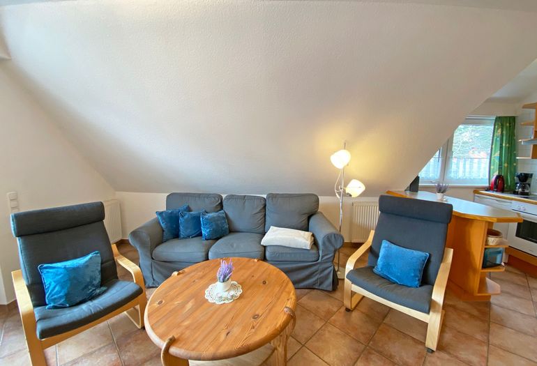 gemütliche Couch mit zwei Relax Sessel