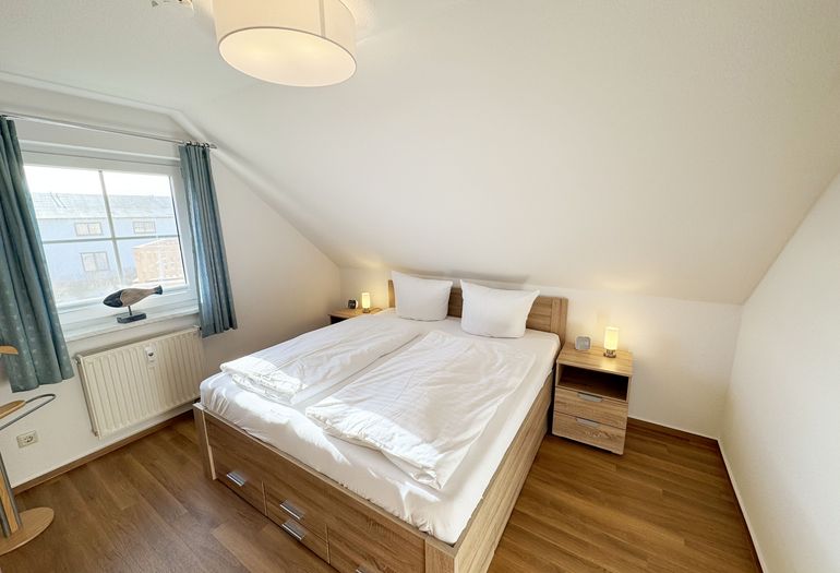 1. Schlafzimmer mit Doppelbett 1. Schlafzimmer mit Doppelbett